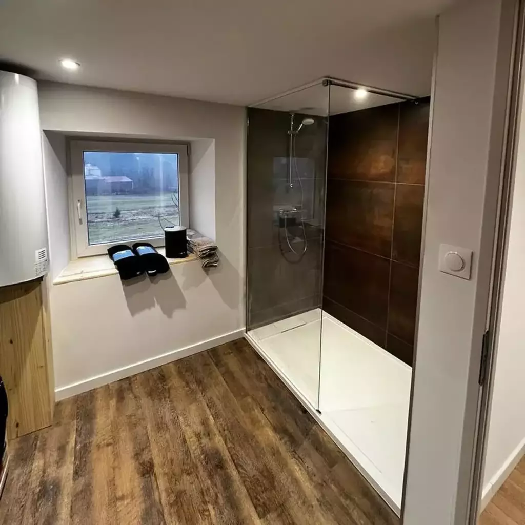 Salle de bain de la rénovation d'un appartement à gérardmer